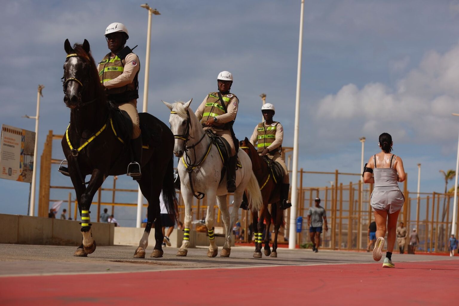 70 Cavalos Fortalecem a Segurança em Salvador na Operação Verão 2025/26