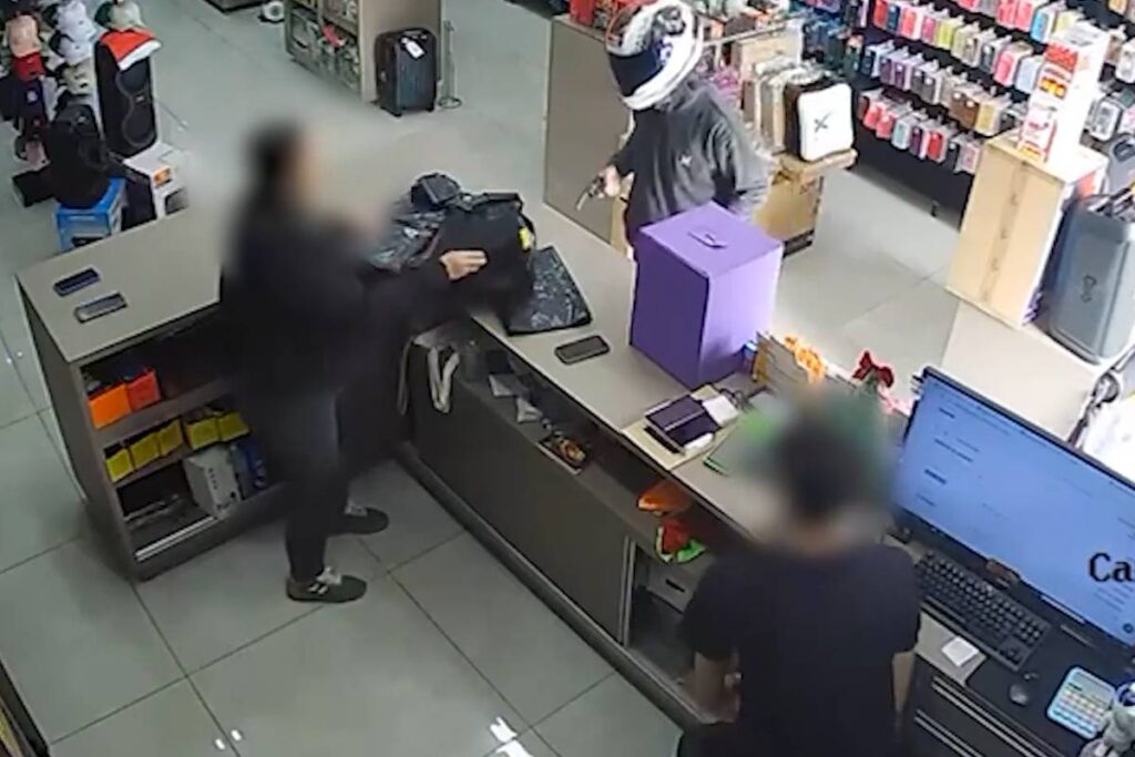 Assaltante Dispara em Loja de MG Após Funcionária Pensar que Tudo Era Brincadeira