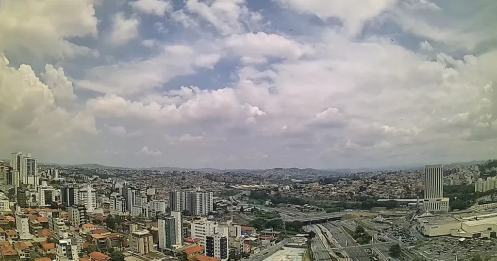 Calor e Chuvas Fortes Marcam o Primeiro Dia de 2026 em Belo Horizonte Calor e Chuvas Fortes Marcam o Primeiro Dia de 2026 em Belo Horizonte