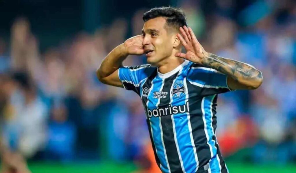 Cristaldo do Grêmio: Sondagens e Futuro Incerto no Mercado Sul-Americano