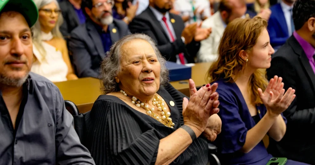 Despedida de Teuda Bara: Velório no Palácio das Artes em Belo Horizonte Despedida de Teuda Bara: Velório no Palácio das Artes em Belo Horizonte