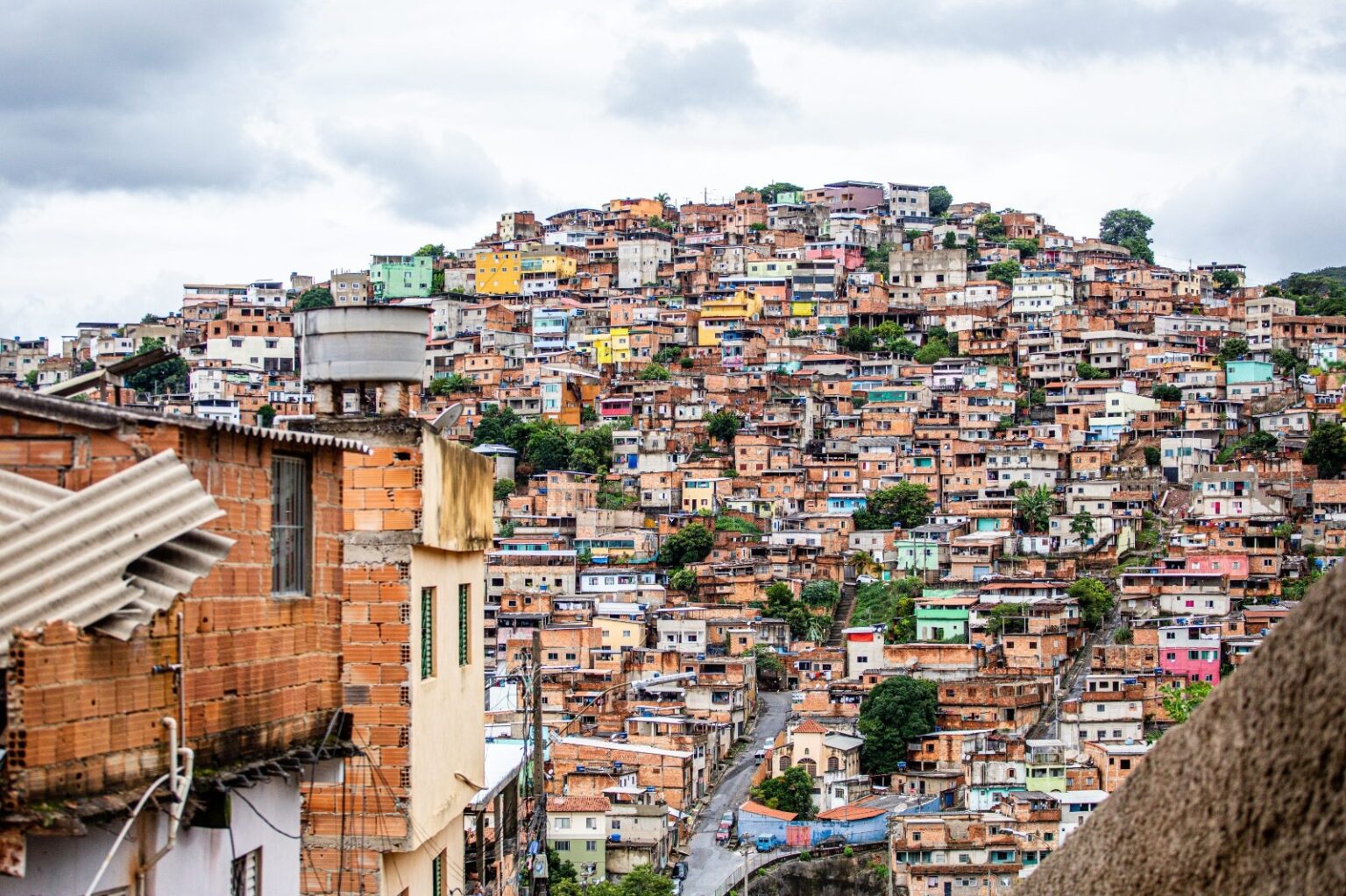 Disputa no Aglomerado da Serra: Três Facções em Conflito, Afirma Vice-Governador de MG