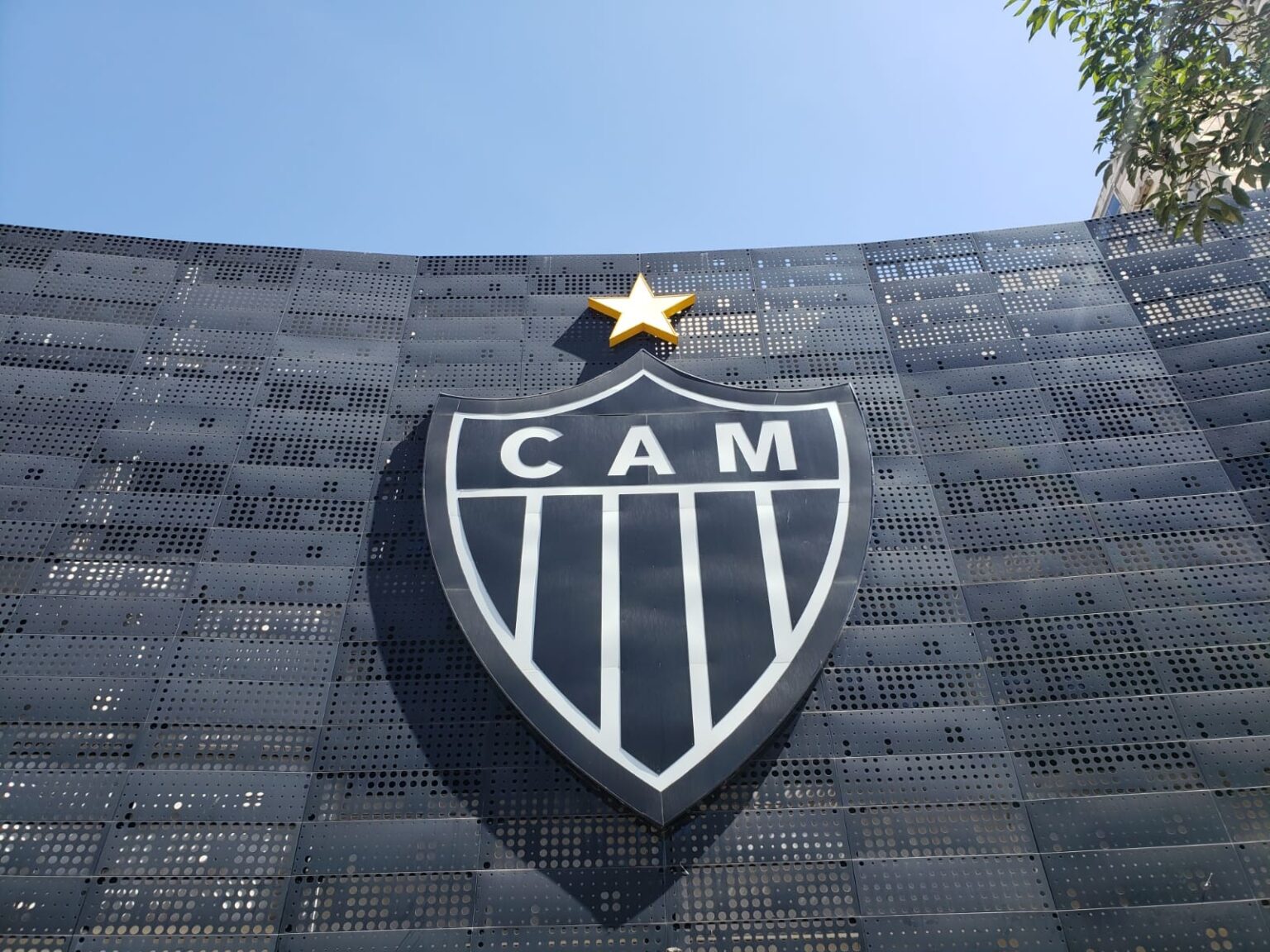 Dívidas Pendentes do Atlético-MG Comprometem Credibilidade no Mercado