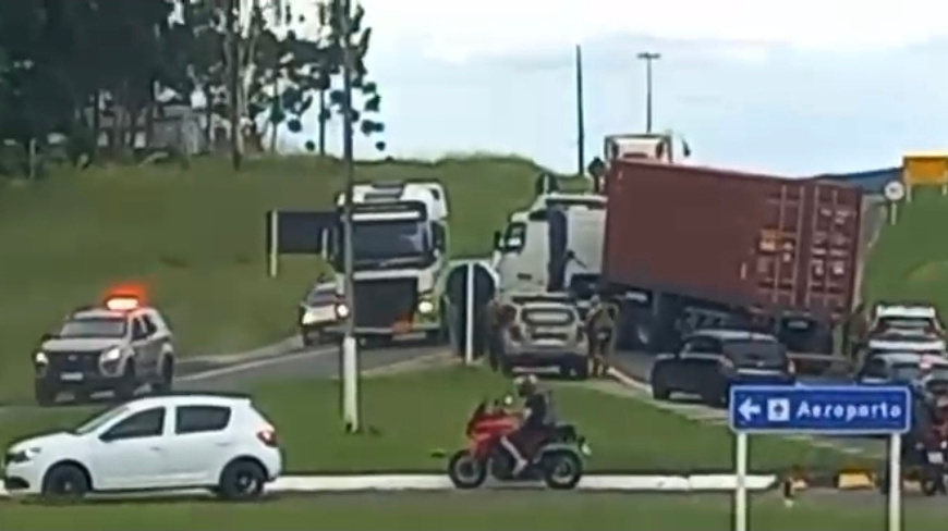 Dupla Amadora Tenta Fugir com Mais de 100kg de Maconha em Lages Dupla Amadora Tenta Fugir com Mais de 100kg de Maconha em Lages