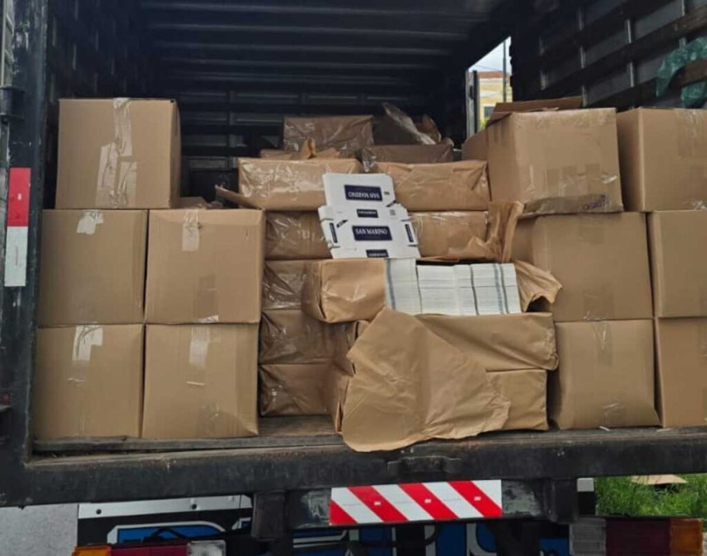 Dupla Presa em Belo Horizonte: Esquema Ilegal de Cigarros Desmantelado pela Polícia Civil de MG