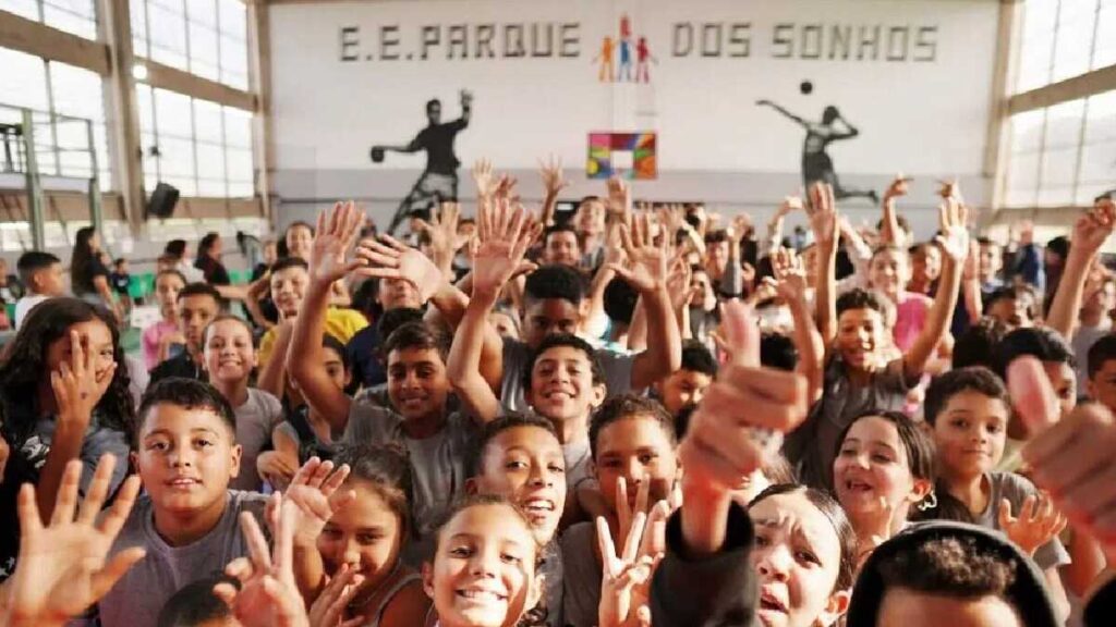 Escola do Litoral Paulista Inova na Educação e Inspira Novo Modelo em SP