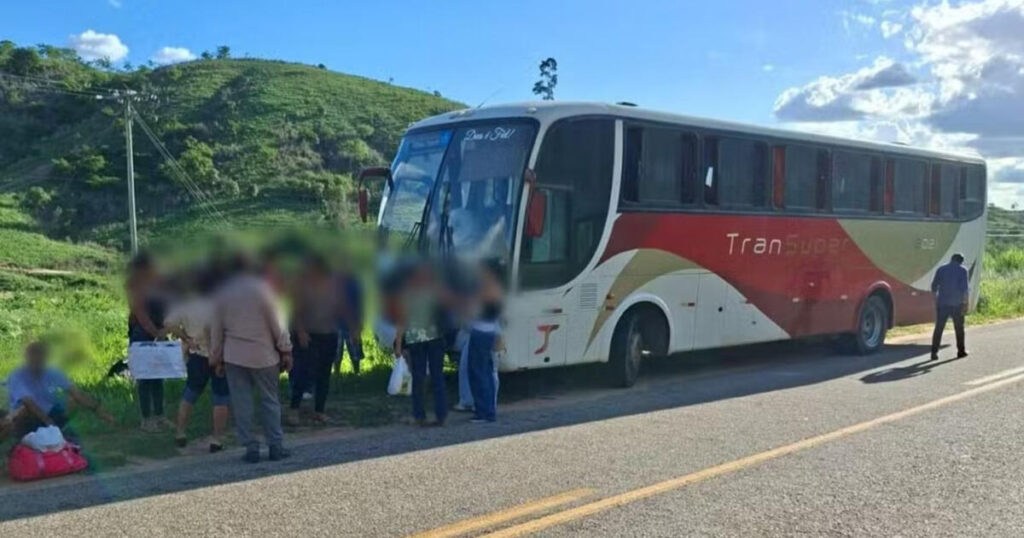 Jovem Rouba Passageira e Tenta Fugir Dirigindo Ônibus na LMG-766 Jovem Rouba Passageira e Tenta Fugir Dirigindo Ônibus na LMG-766