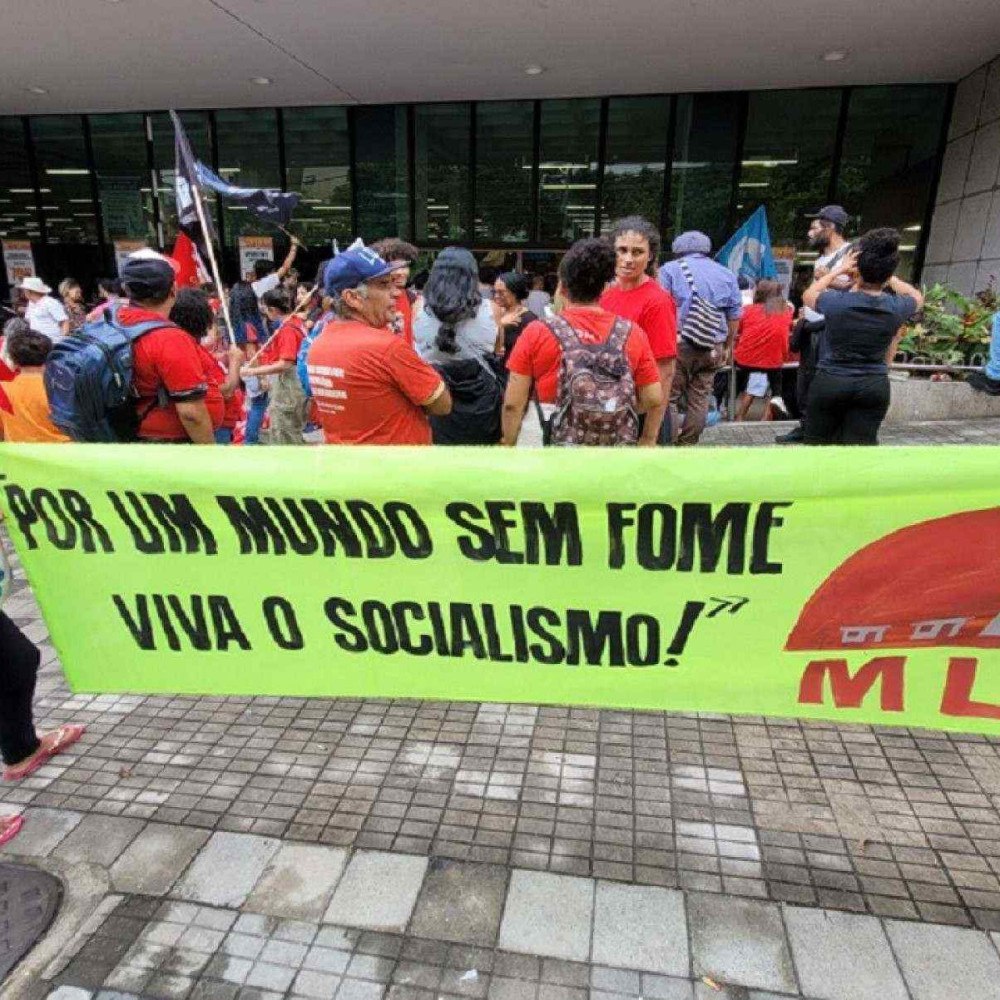 Movimento de Lutas promove manifestações por cestas de Natal em Minas Gerais Movimento de Lutas promove manifestações por cestas de Natal em Minas Gerais