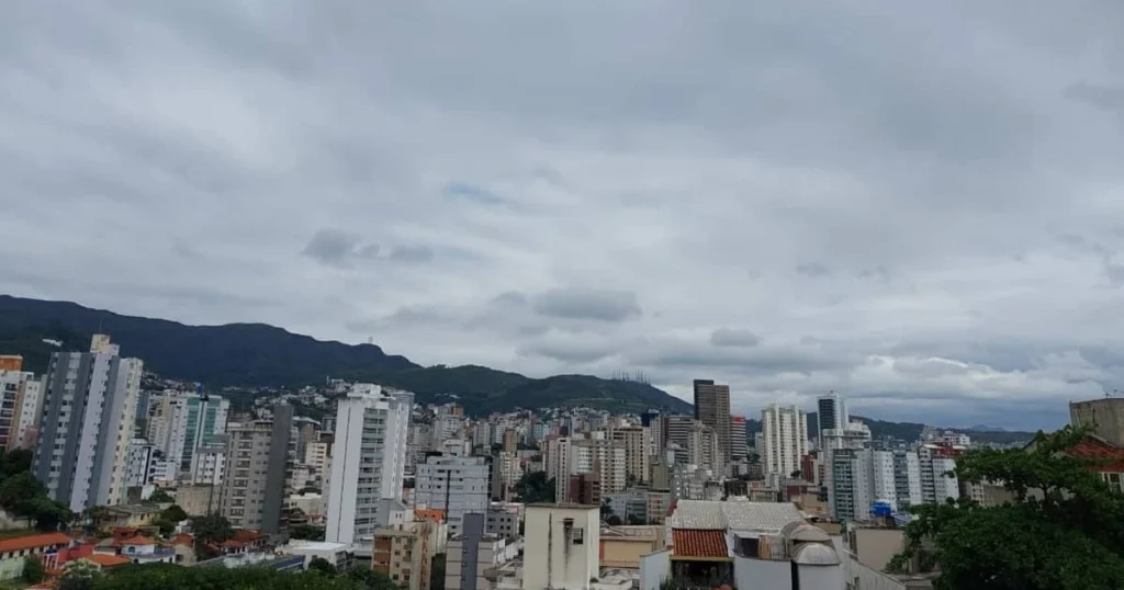 Previsão do Tempo em Belo Horizonte para Esta Segunda-feira (22): Céu Claro e Alerta de Chuvas