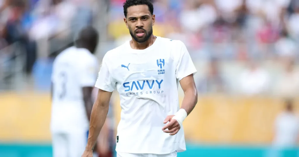 Renan Lodi é esperado em Belo Horizonte para assinar com o Atlético-MG