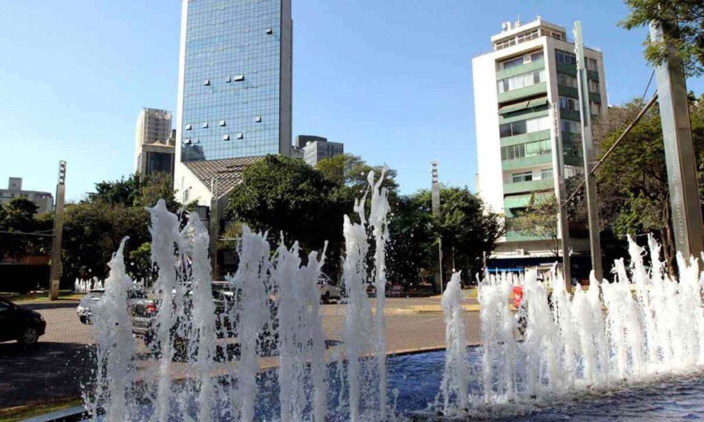 Savassi: 5 Motivos para Celebrar e 5 Críticas a um Ícone de Belo Horizonte