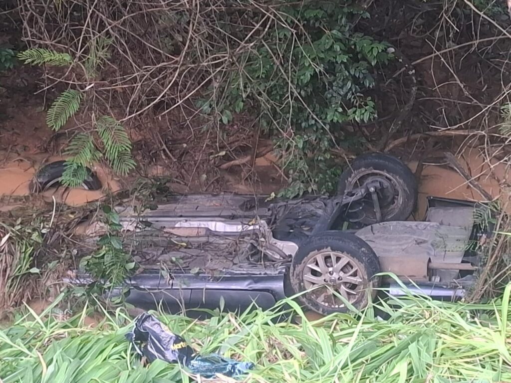 Tragédia Familiar em Minas Gerais: Casal e Filhas Morrem em Acidente de Carro