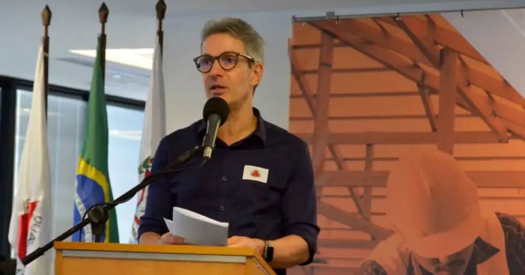 Zema Foca em Conflitos com Lula e Passa Protagonismo a Vice na Corrida Eleitoral de 2026