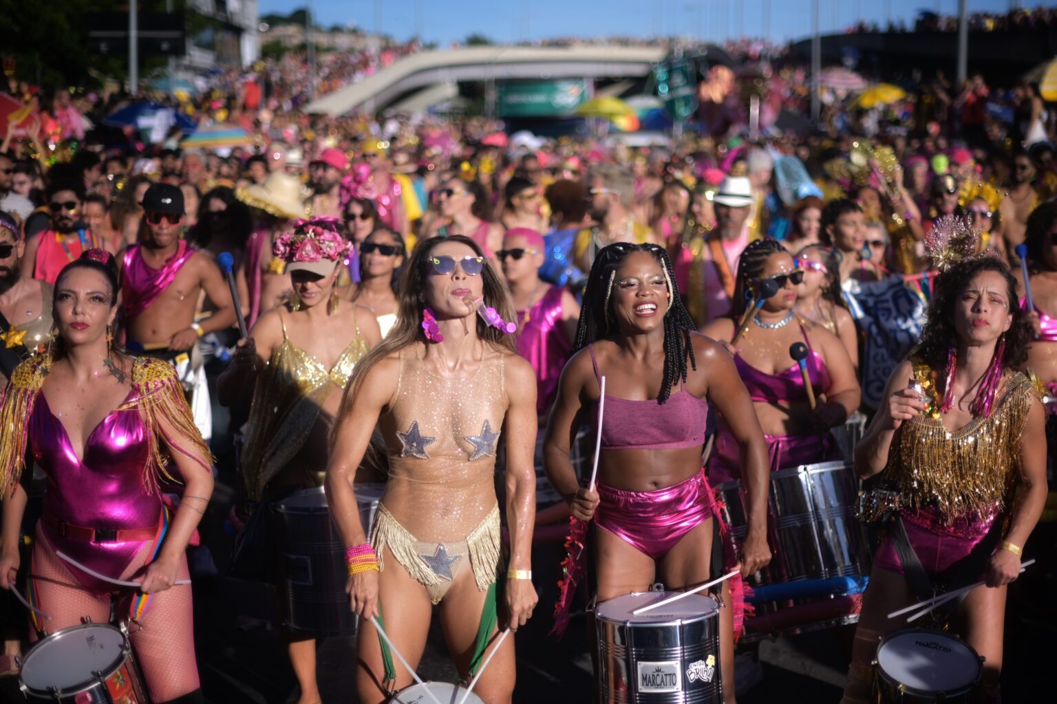 Agenda Cultural em BH: Ensaios de Carnaval, Teatro e Exposições Imperdíveis