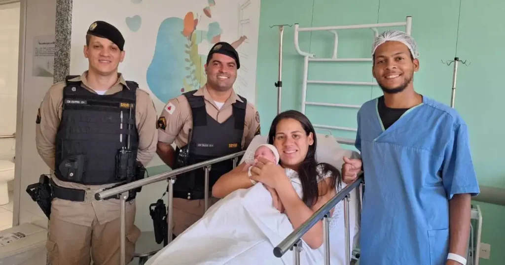 Bebê Deliciadamente Nascido em Carro na Movimentada BH Bebê Deliciadamente Nascido em Carro na Movimentada BH