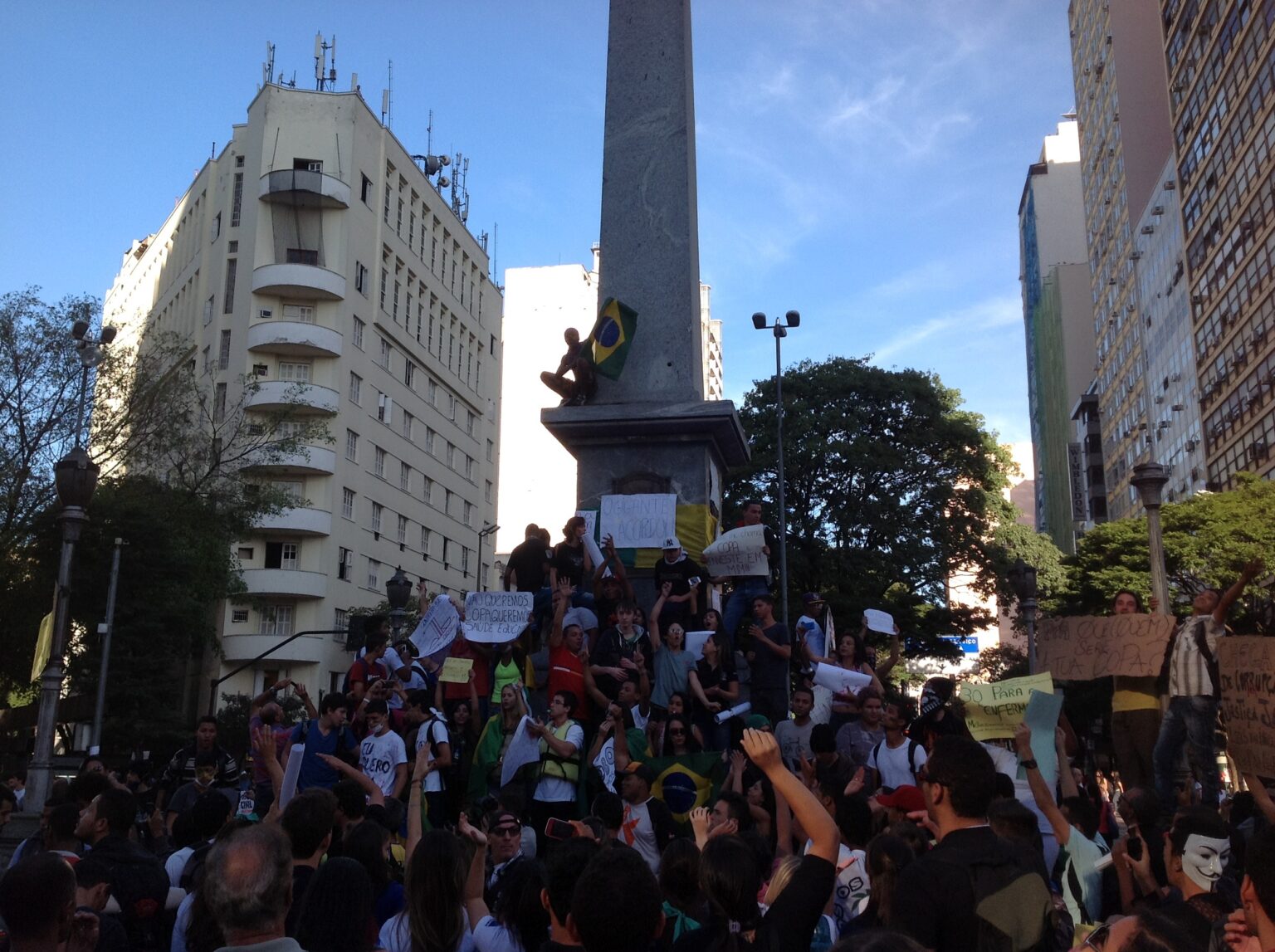 Belo Horizonte Mobiliza Protesto no Centro Contra Ação Militar dos EUA na Venezuela