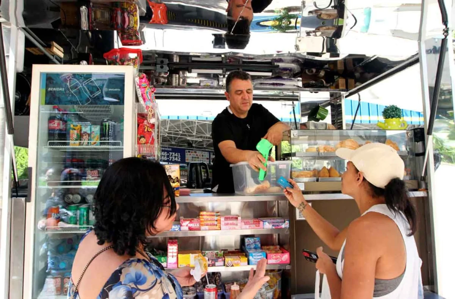 Belo Horizonte Sanciona Nova Lei que Amplia Comércio em Veículos e Libera Mesas