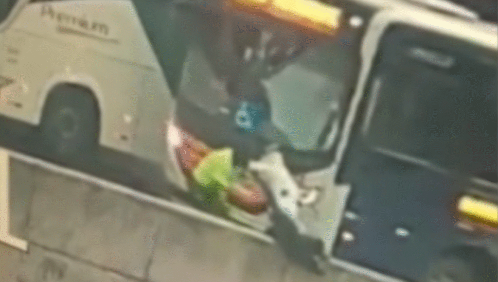 Bombeiros Intensificam Busca por Homem Arremessado no Rio Arrudas Após Briga