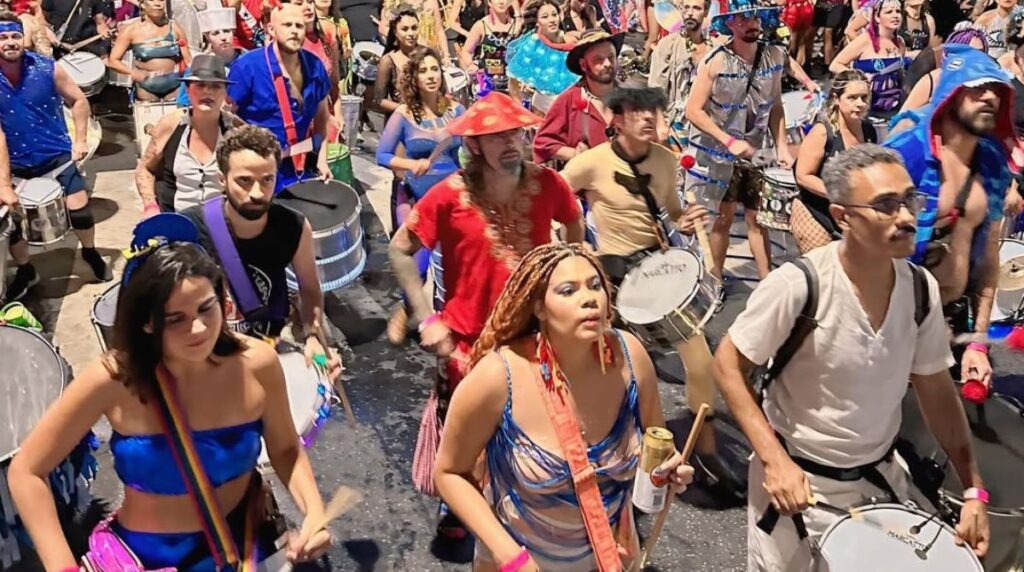 Carnaval de BH: Cortejos até em Dias de Semana – Confira a Programação de 2 a 6 de Fevereiro Carnaval de BH: Cortejos até em Dias de Semana – Confira a Programação de 2 a 6 de Fevereiro