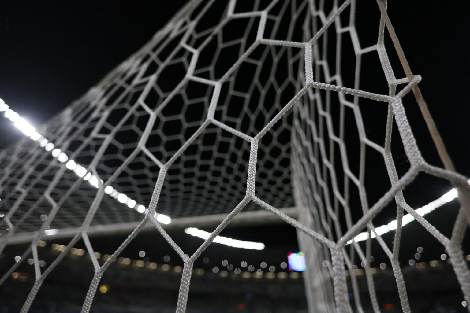 Cruzeiro x Democrata GV: saiba onde assistir ao vivo e escalações da partida