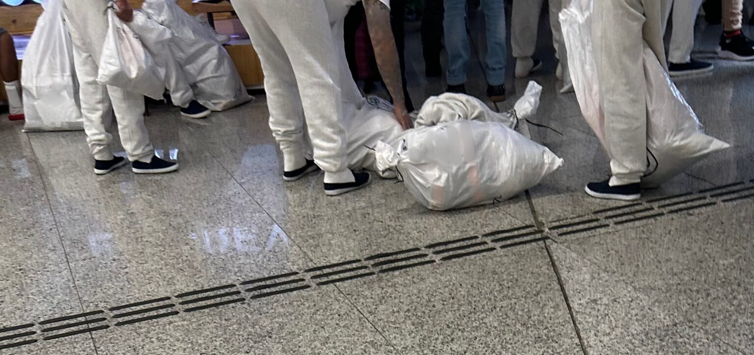 Deportações de Brasileiros nos EUA Aumentam Dramaticamente em 2025