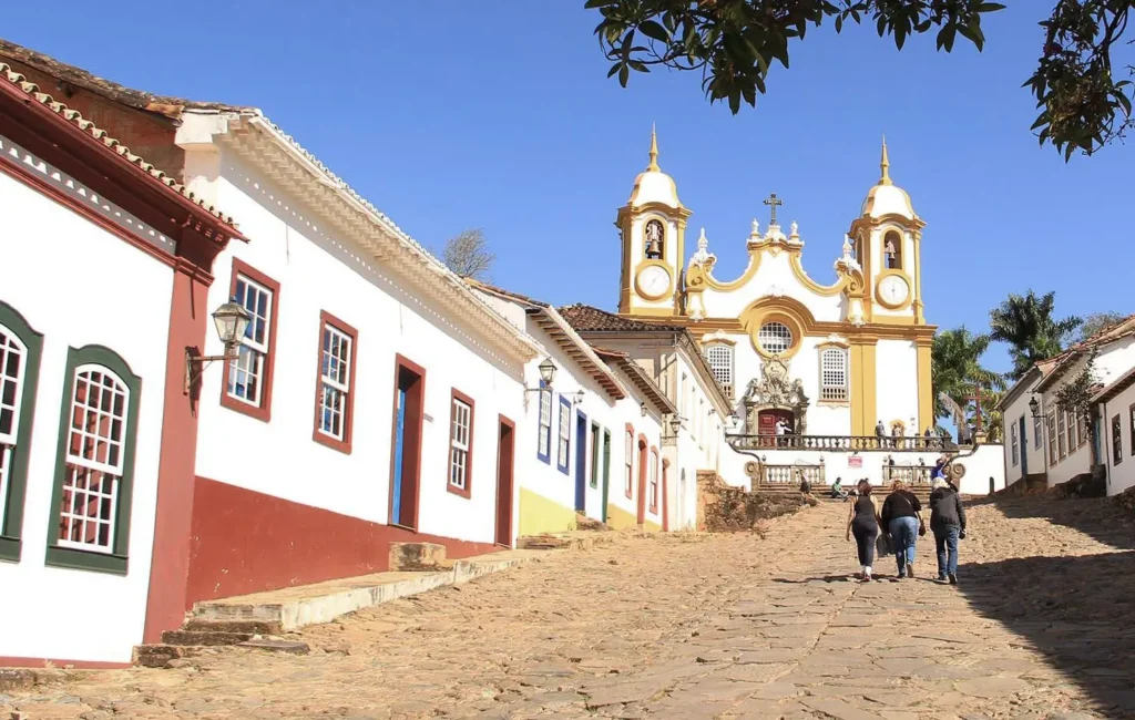 Descubra Minas Gerais: 25 Destinos Imperdíveis para Suas Férias