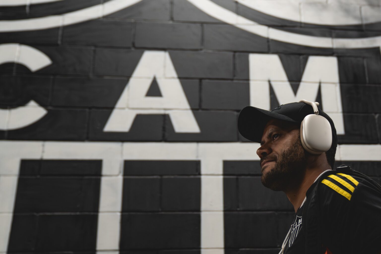 Futuro de Hulk no Atlético-MG: Decisão Adiada e Interesses do Fluminense