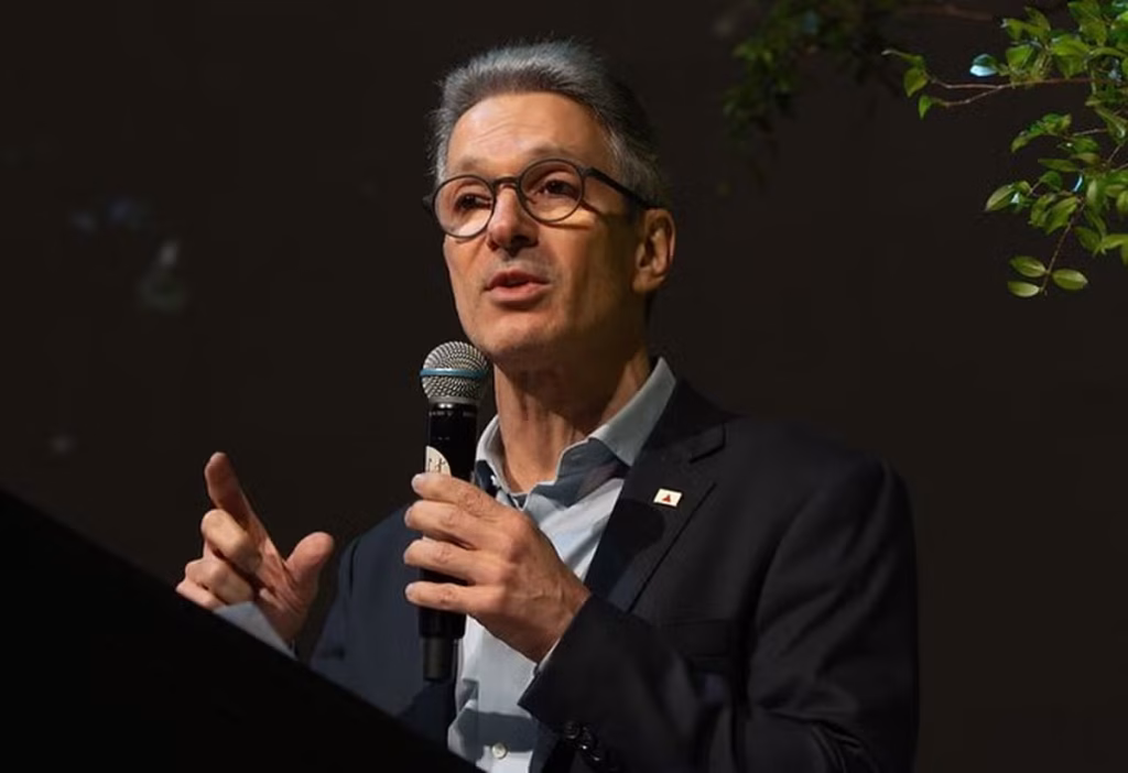 Gastos com Avião Oficial de Romeu Zema em Pré-Campanha Superam Recordes