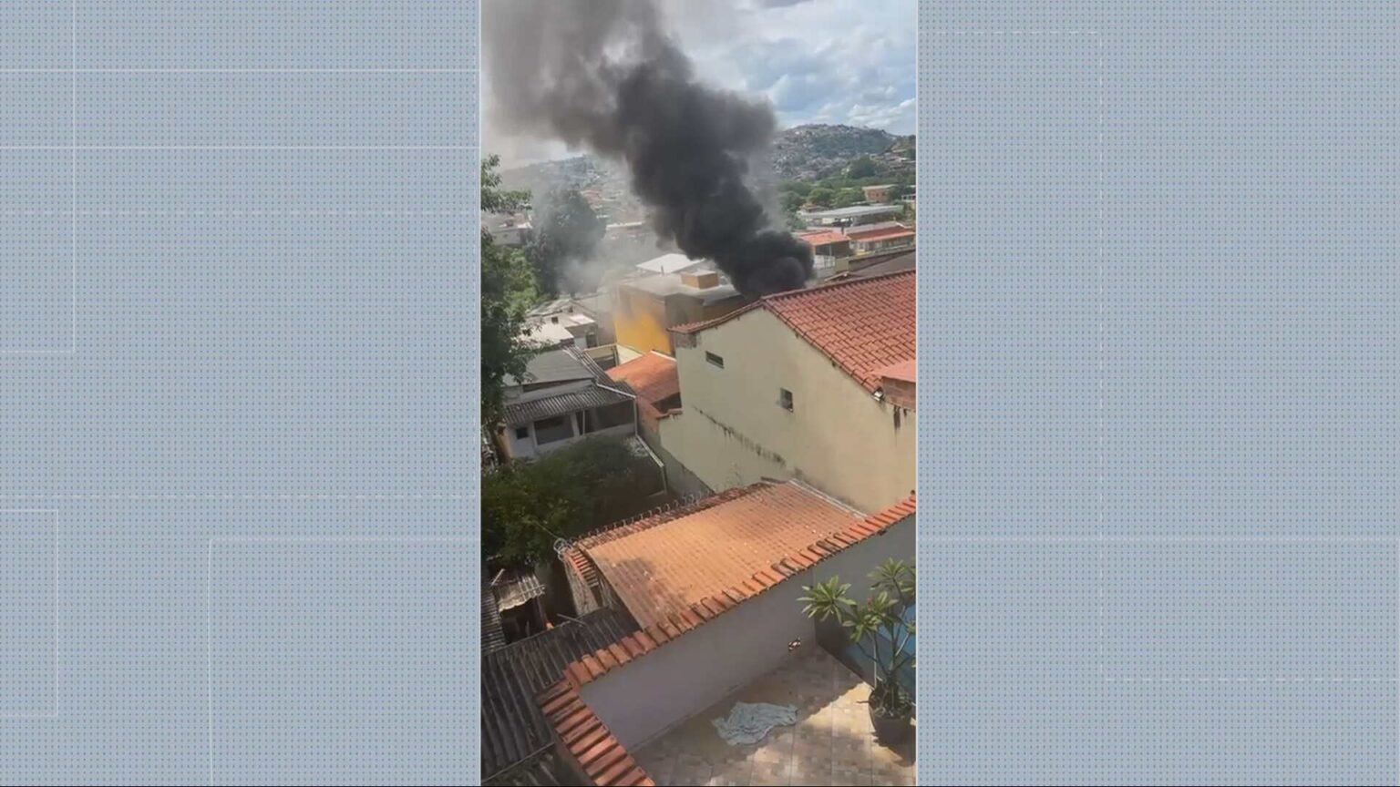 Homem incendeia casa da ex-namorada e foge em Belo Horizonte
