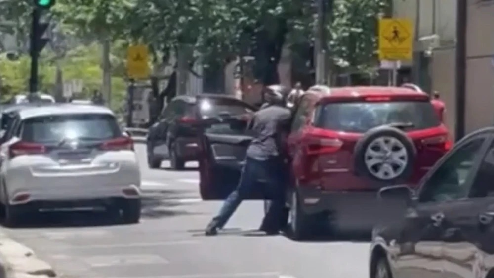 Idosa de 65 anos é agredida e roubada em briga de trânsito em Belo Horizonte Idosa de 65 anos é agredida e roubada em briga de trânsito em Belo Horizonte