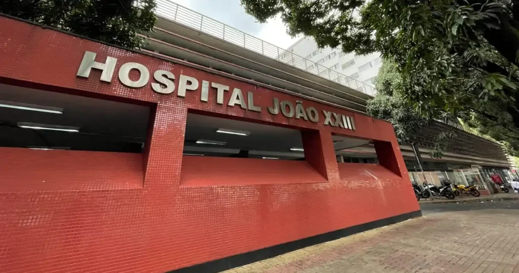Menino de 11 anos esfaqueado pelo tio se recupera após cirurgia em BH