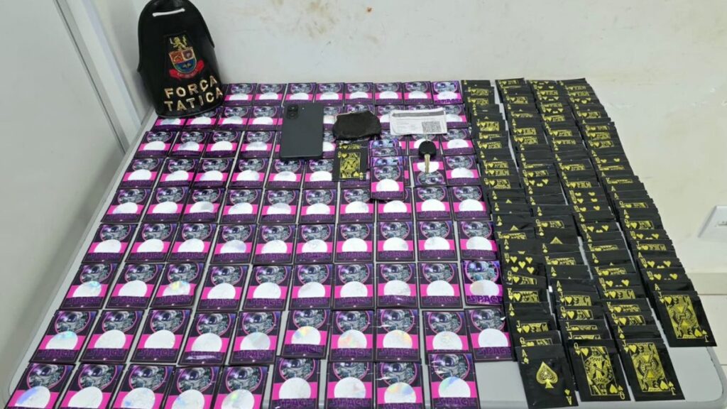 Motorista do ‘disk drogas’ é Detido com 204 Envelopes de Cocaína em Araraquara Motorista do 'disk drogas' é Detido com 204 Envelopes de Cocaína em Araraquara