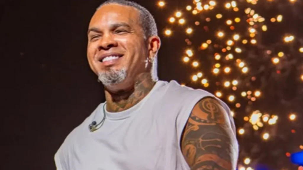 Rodriguinho Agita a Madrugada do Carnaval de BH com 'Samba nas Andradas'