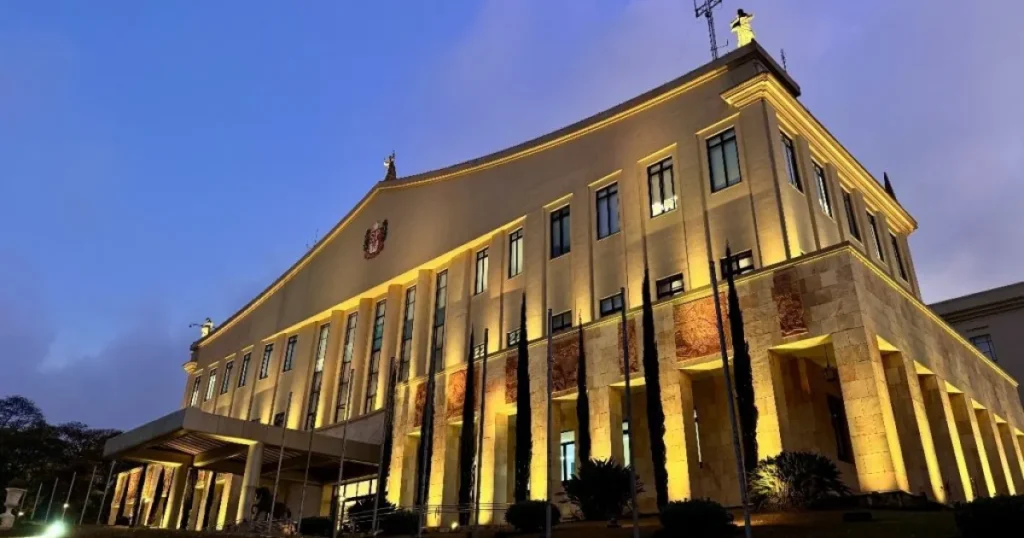 São Paulo Adere ao Propag e Espera Economizar R$ 1 Bilhão Mensais São Paulo Adere ao Propag e Espera Economizar R$ 1 Bilhão Mensais