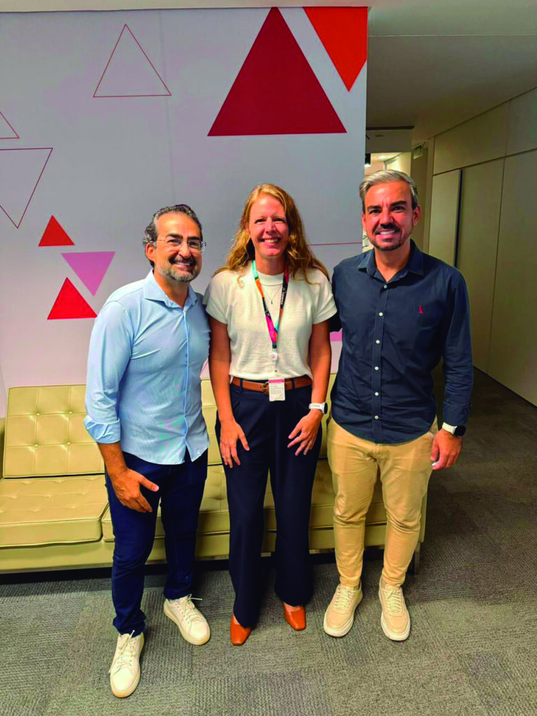 Vice-Prefeito de Araguari Fortalece Laços na CODEMG e na Federação Mineira de Vôlei Vice-Prefeito de Araguari Fortalece Laços na CODEMG e na Federação Mineira de Vôlei