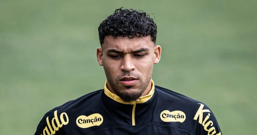 Victor Hugo Chega a Belo Horizonte para Assinar com o Atlético Mineiro