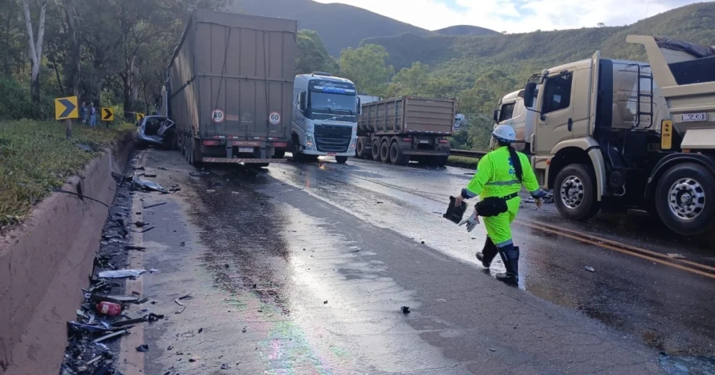 BR-040: Interdição de Mais de 5 Horas Após Acidente Fatal em Itabirito