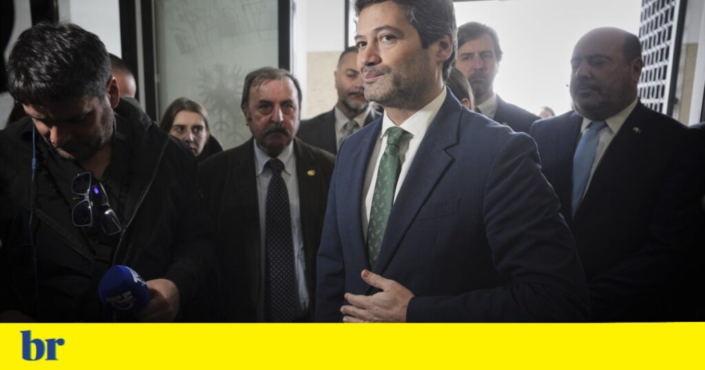 Brasileiros e Portugueses no Brasil Preferem André Ventura nas Eleições