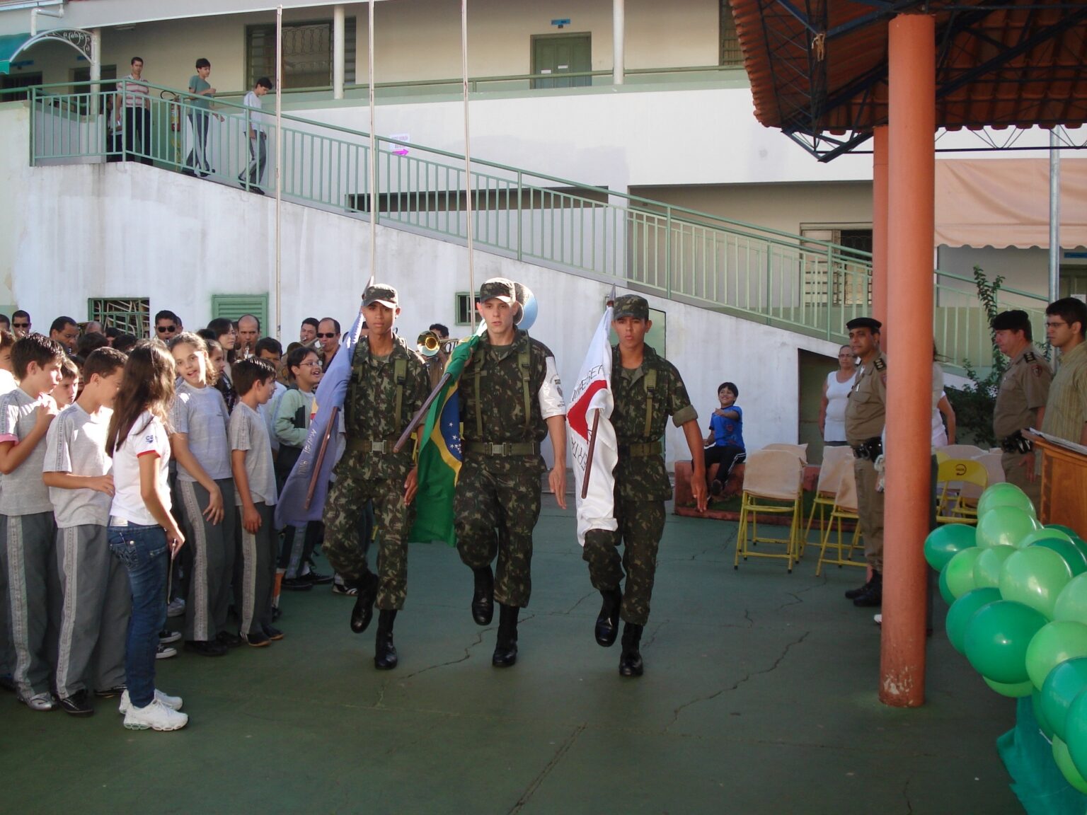 Câmara de BH Avalia Modelo Cívico-Militar para Escolas Privadas
