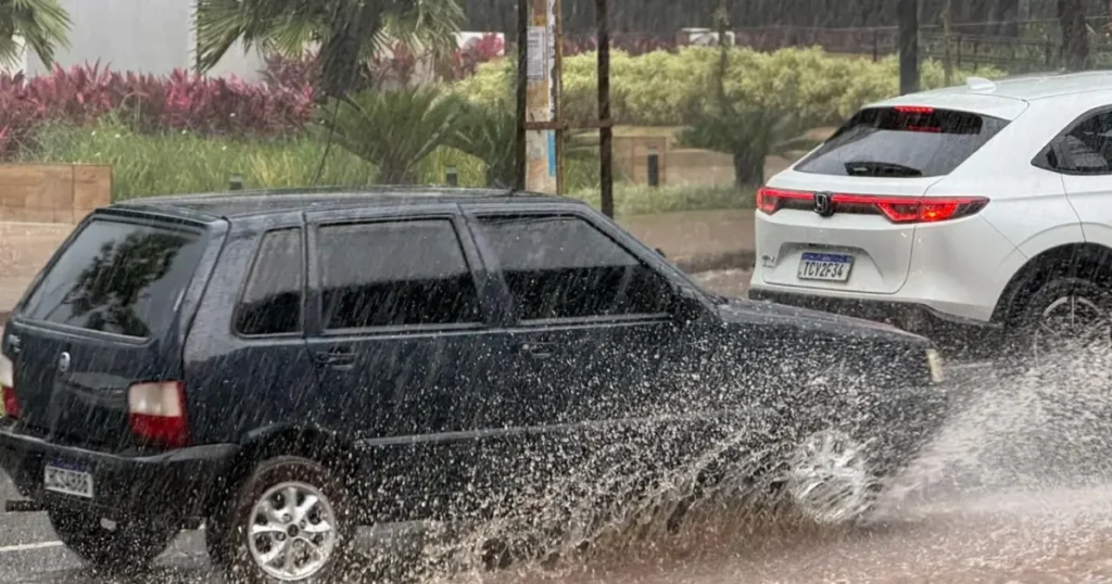 Chuvas Intensas em Minas Gerais: 352 Cidades Sob Alerta Neste Domingo