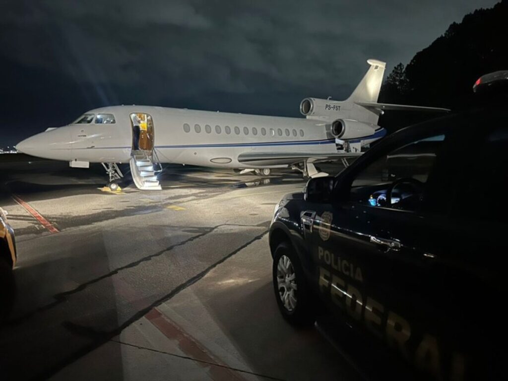 CPI do INSS Investiga Voos de Jatos de Vorcaro: Questões em Debate