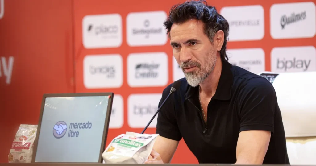 Eduardo Domínguez se despede do Estudiantes: A nova jornada no Atlético-MG Eduardo Domínguez se despede do Estudiantes: A nova jornada no Atlético-MG