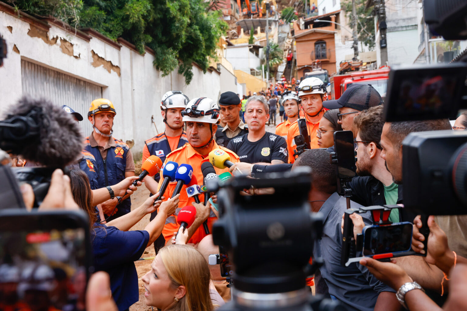 Forças de Segurança de Minas Intensificam Buscas e Auxílio na Zona da Mata