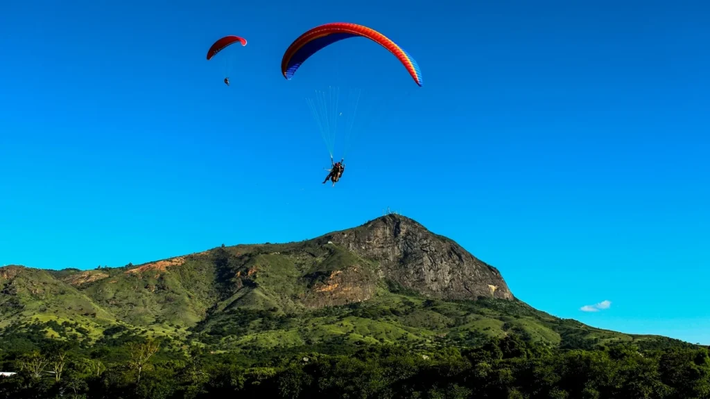 Governador Valadares: A Capital Mundial do Voo Livre e Suas Atrações Imperdíveis Governador Valadares: A Capital Mundial do Voo Livre e Suas Atrações Imperdíveis