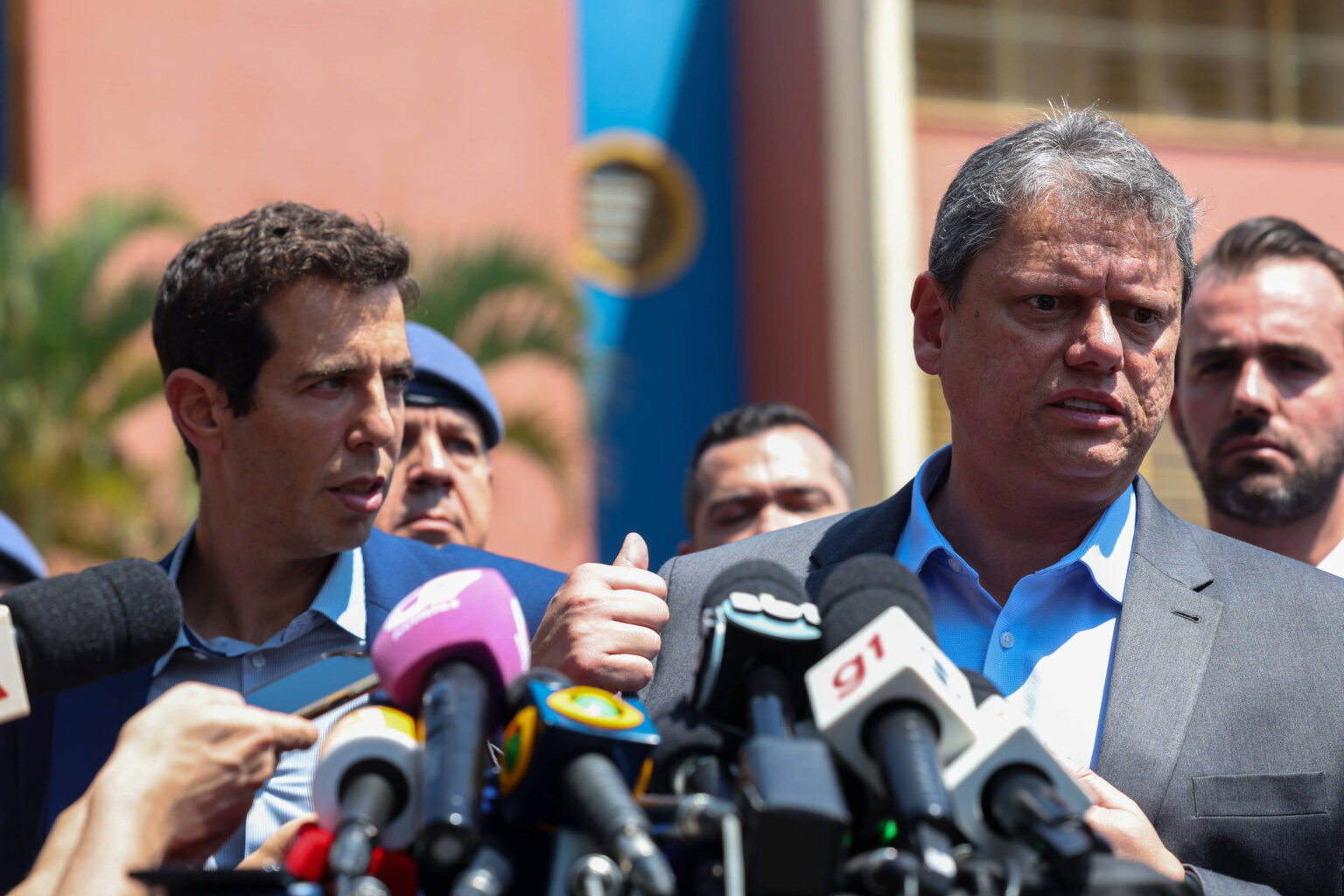 Início das Escolas Cívico-Militares em SP: Uniformes Não Serão Entregues a Alunos