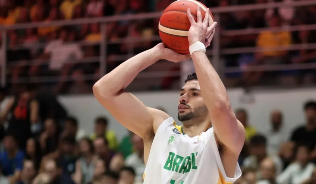 Léo Meindl brilha na Seleção e revela planos na Europa e relação com Minas