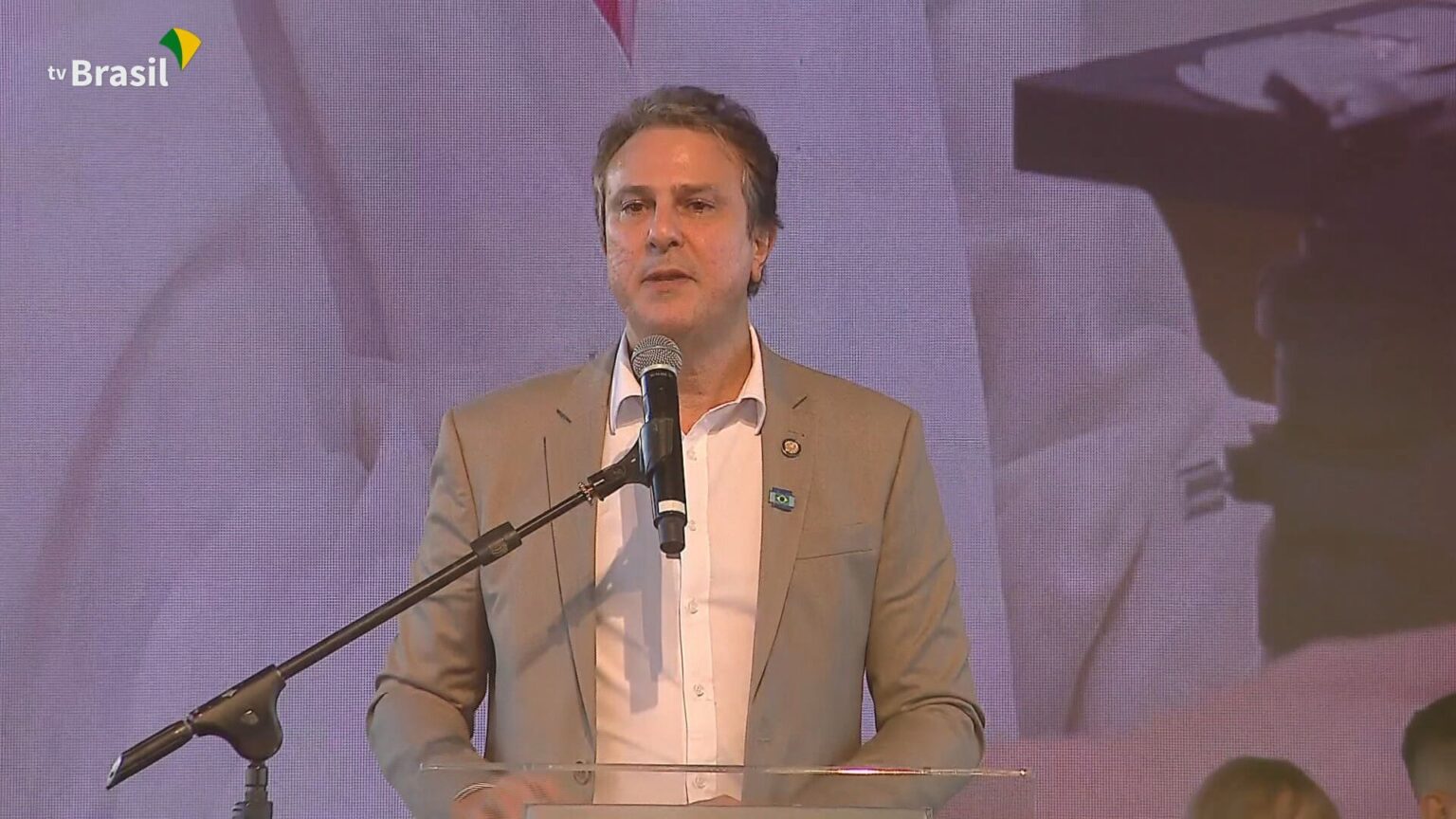 Ministro da Educação, Camilo Santana, Anuncia Pronunciamento de Importância Nacional