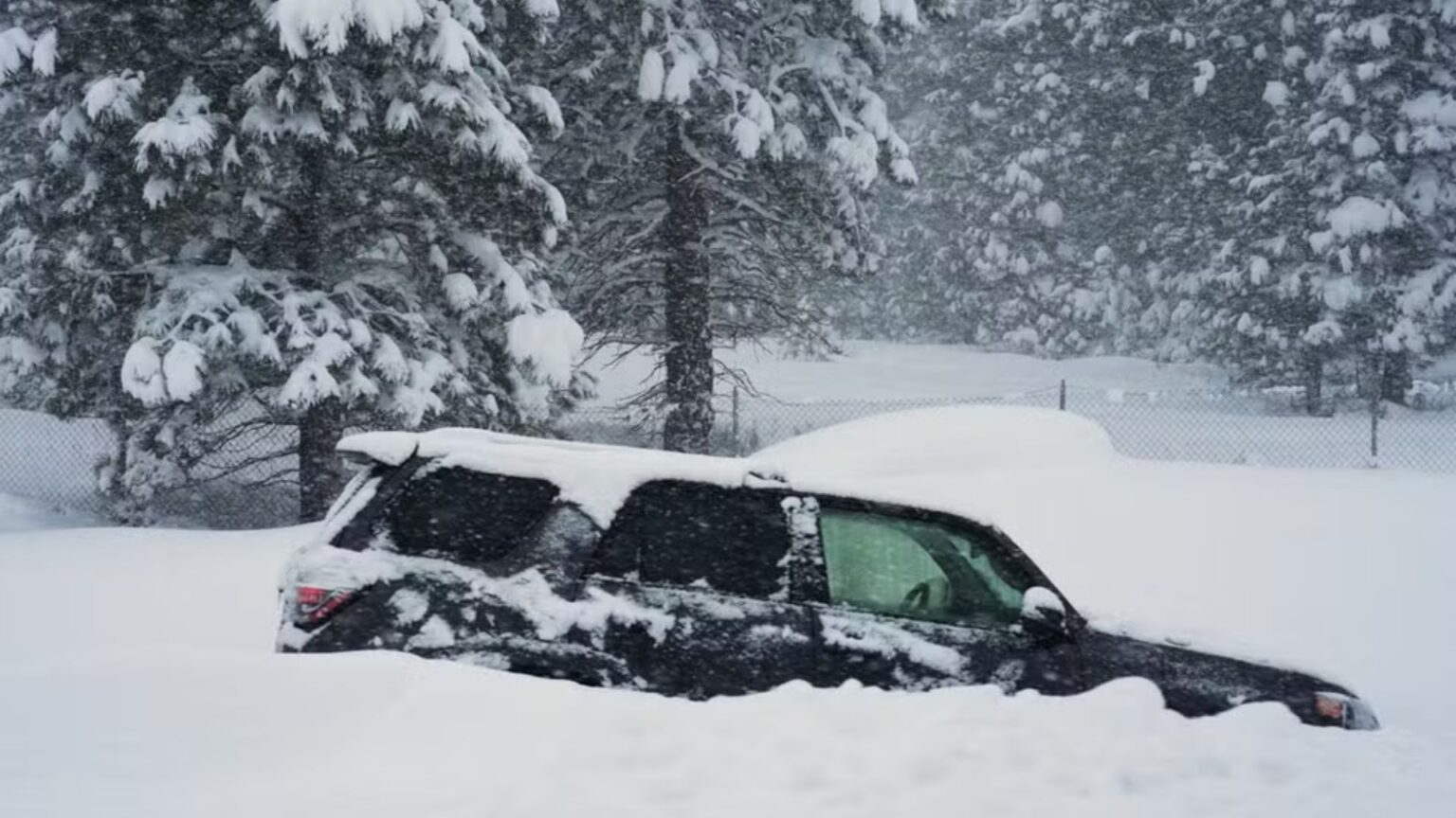 Nove Esquiadores Desaparecem Após Avalanche na Califórnia