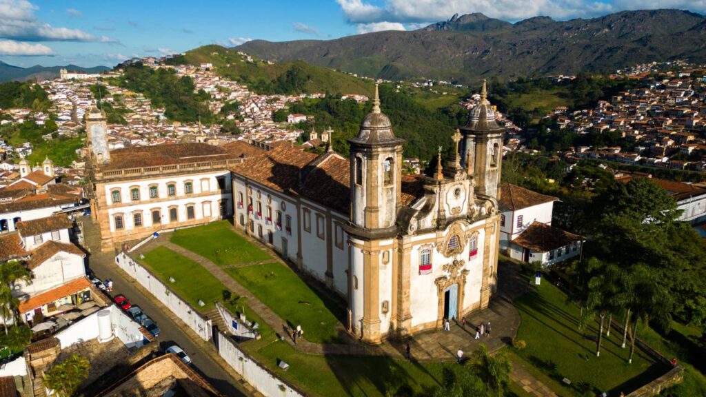 Ouro Preto: A Primeira Cidade Brasileira Tombada pela UNESCO e seu Patrimônio de Ouro