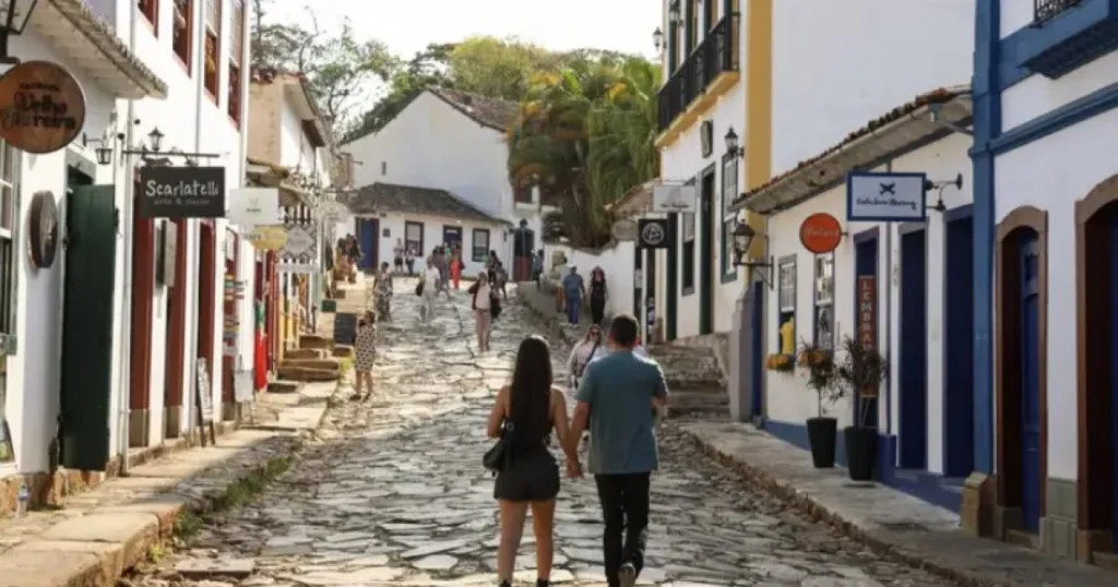 Revitalização do Carnaval: São João del-Rei e Ouro Preto Cativam Turistas com Folia Mineira